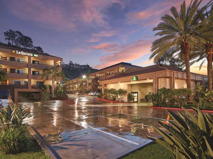Pet sacramento friendly hotels no fee pets lbs cats limit dogs max ca Pet Friendly Hotels In California