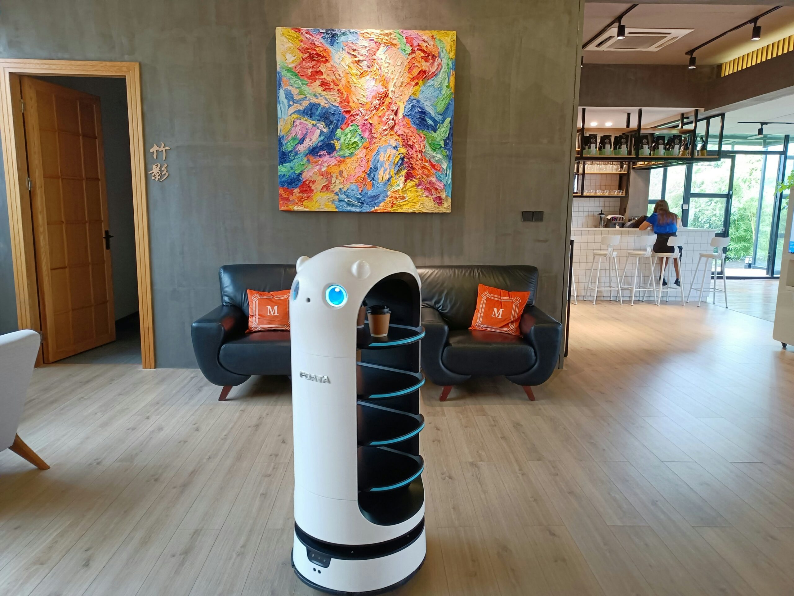 Robotic Service Setting New Hospitality Standards